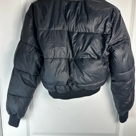 Abercrombie & Fitch Black Cropped Puffer Jacket – Women’s Small - Picture 4 of 8